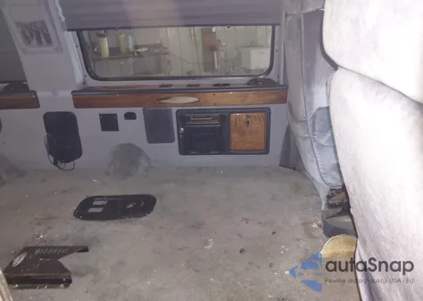 1999 Ford E-250 Commercial/Recreational z USA, uszkodzony, nr VIN 1FDPE24L3XHB06868